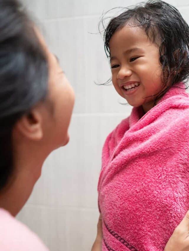 The Best Way to Transition Your Child From a Bath to a Shower